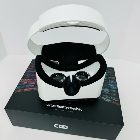 Vodiac Virtual Reality Headset - Picture 4 of 9